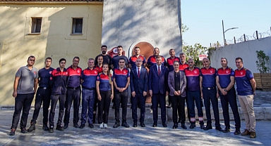 Başkan Tugay İtfaiye Haftası’nda itfaiye personeli ile buluştu