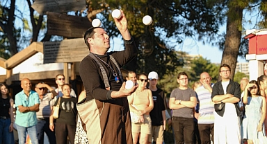 İzmir Enternasyonal Fuarı’nda uluslararası sokak gösterileri büyük ilgi görüyor