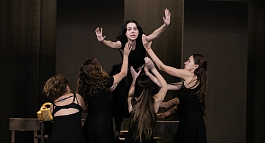 İzmir Şehir Tiyatroları “Cadı Kazanı” oyununun provalarına devam ediyor