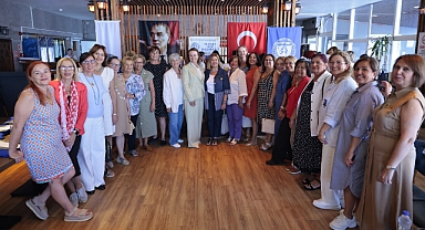 Konak'ta Başkan Mutlu, geleceğin kadın liderleriyle buluştu