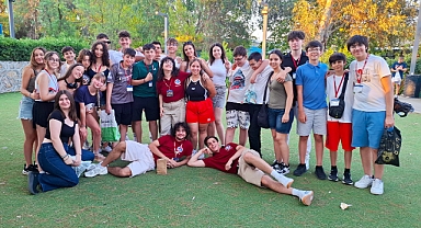 Uzay Kampı Türkiye, yaz döneminde düzenlediği programlarda, dünyanın dört bir yanından gelen öğrencileri bir araya getirdi