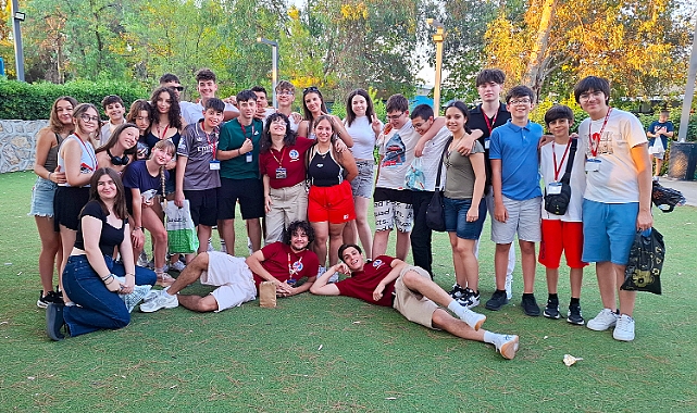 Uzay Kampı Türkiye, yaz döneminde düzenlediği programlarda, dünyanın dört bir yanından gelen öğrencileri bir araya getirdi