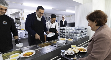 Balçova'da Başkan Onur Yiğit, Kent Lokantası’nda Vatandaşlarla Bir Araya Geldi