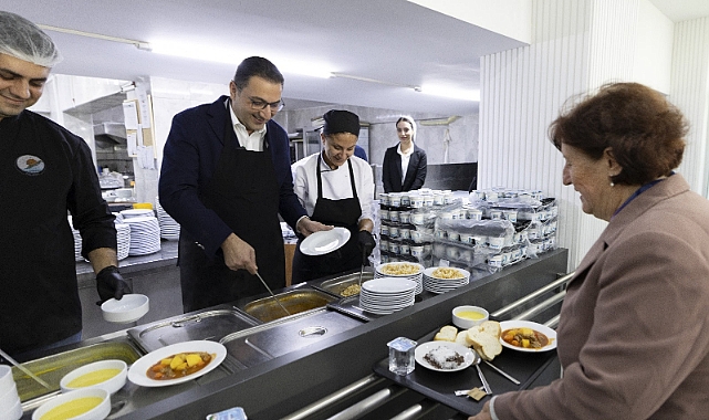 Balçova'da Başkan Onur Yiğit, Kent Lokantası’nda Vatandaşlarla Bir Araya Geldi