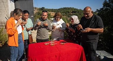 Bornova’da Tatlı Emek: Bal Hasadı Sevinci