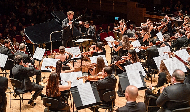 İzmir Oda Orkestrası yeni sezona kapalı gişe başladı