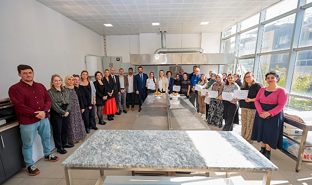 Konak’ın Hamur Ürünleri Yapımı Kursu mezunlarını verdi