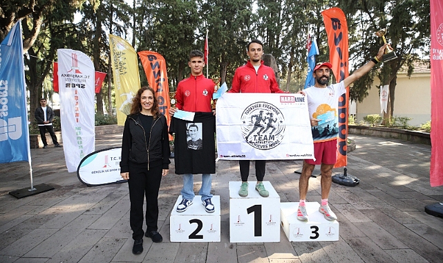 Karşıyaka’da 1500 kişi Ata’dan Ana’ya koştu