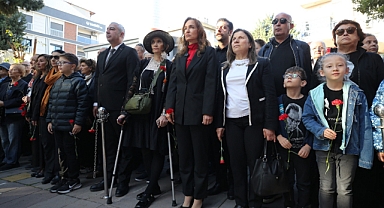 Karşıyaka tek yürek oldu, Ata’ya selam durdu