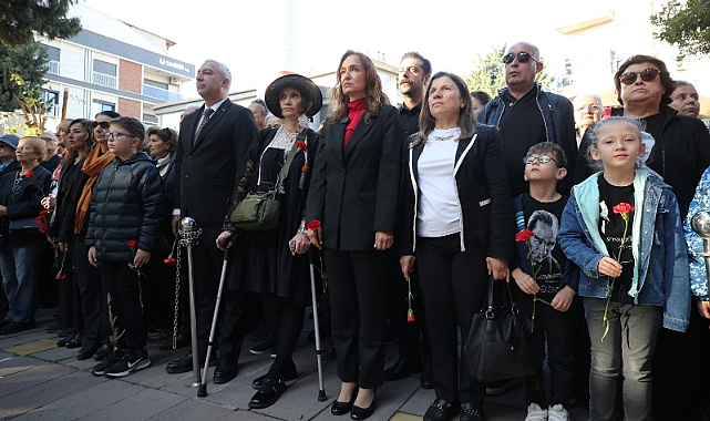 Karşıyaka tek yürek oldu, Ata’ya selam durdu