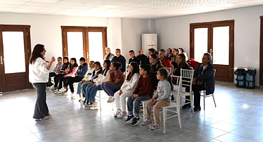Menderes’te Çocuklara Tiyatro Eğitimi