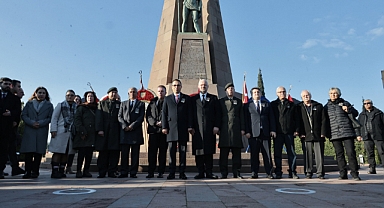 Menemen Şehit Kubilay ve silah arkadaşlarını bağrına bastı