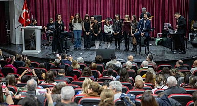 Bornova'da Efsane notalar yankılandı