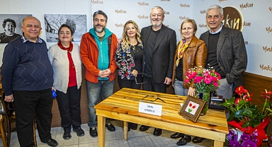 Gazeteci-Yazar Ünal Ersözlü, son kitabı ‘Böğürtlen Öpücüğü’nü okurları için imzaladı