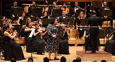 İzmir Oda Orkestrası, dünyaca ünlü keman sanatçısı Küden ile aynı sahnede