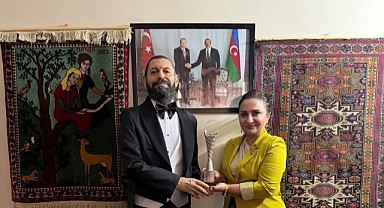 Dünyaca Ünlü Yazar Akif Manaf’a Anlamlı Ödül: “Barış Sanatı Ödülü”