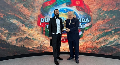 Akif Manaf’a “Türk Dünyası Barış Ödülü” Verildi