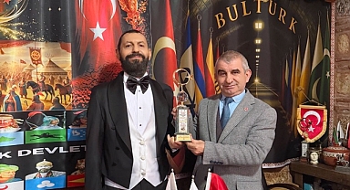 Dünyaca Ünlü Yazar Akif Manaf’a BULTÜRK Barış Ödülü 