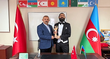 Dünyaca Ünlü Yazar Akif Manaf’a Diyalog ve Barış Ödülü