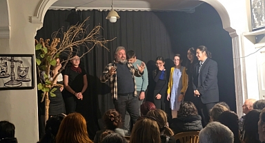 Epik Sanat Tiyatrosu “Nazım” adlı oyunu yeniden sahneledi