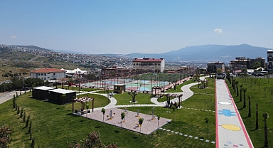 Bayraklı'da Özgür Özel Ferdi Zeyrek Spor Kompleksi Açılışı ve Araç Filosu Tanıtımına Katılacak