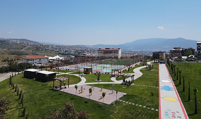 Bayraklı'da Özgür Özel Ferdi Zeyrek Spor Kompleksi Açılışı ve Araç Filosu Tanıtımına Katılacak