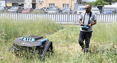 Çiğli’de temizlikte yeni dönem: Ot biçme robotu devrede