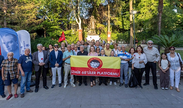 Konak'ta Nazım Hikmet heykeli başında düzenlenen törenle anıldı
