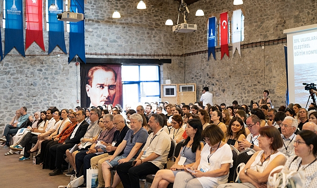 İzmir’deki uluslararası eleştirel eğitim zirvesi başladı